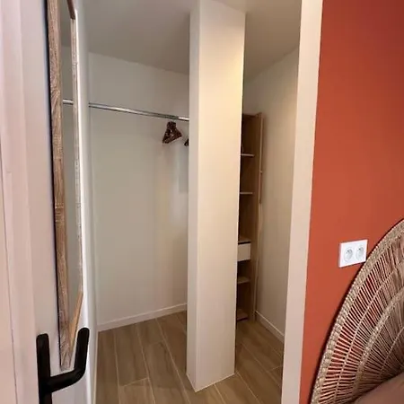 Magnifique T2 Proche Et Refait A Neuf Avec Terrasse Menton