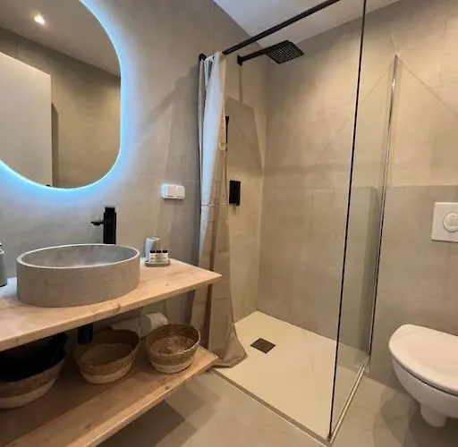 Magnifique T2 Proche Et Refait A Neuf Avec Terrasse *