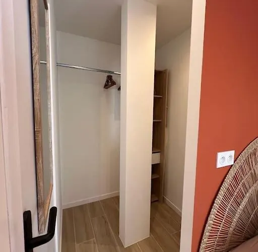 Magnifique T2 Proche Et Refait A Neuf Avec Terrasse Menton