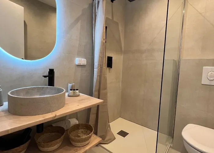 Magnifique T2 Proche Et Refait A Neuf Avec Terrasse *