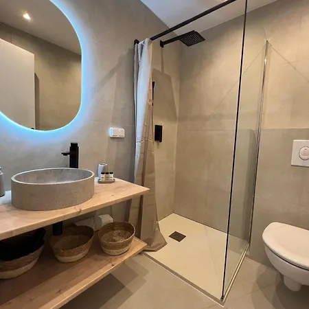 Magnifique T2 Proche Et Refait à Neuf Avec Terrasse *