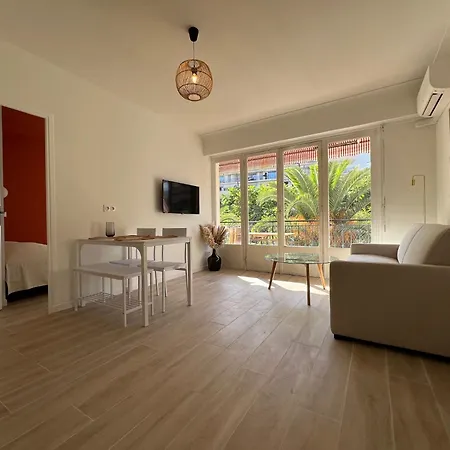 Magnifique T2 Proche Et Refait A Neuf Avec Terrasse Μεντόν